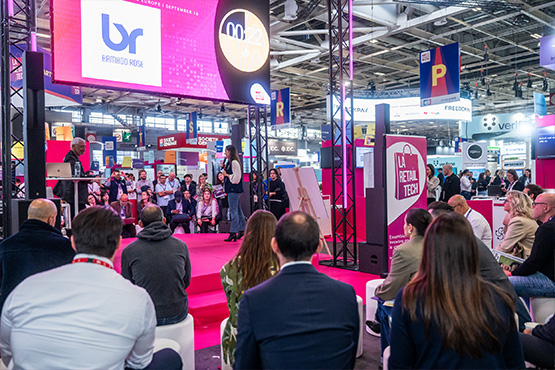 Audience watching the retail tech scene