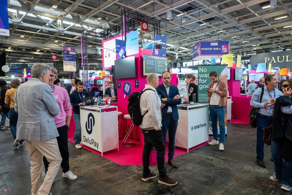 Networking at NRF Europe Startup Hub